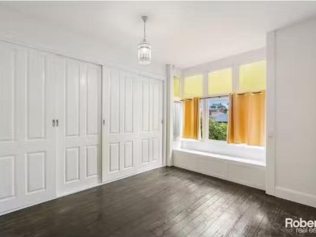 Cozy 3 Duke Street, SANDY BAY House for rent Listed by Tayles.