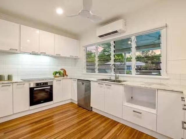 Unique 3 Fulton Close, Whitfield, QLD 4870
