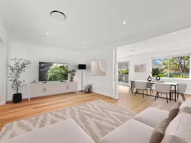 Cozy 3 Hall Drive, Menai, NSW 2234