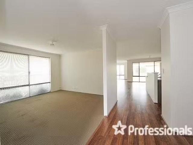 Nice 3 Mawson Grange, Lakelands, WA 6180