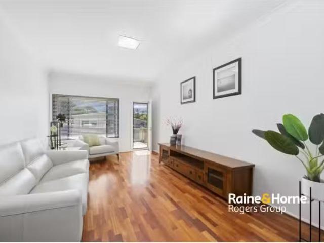 Rental! 3 Saturday Street, TUGGERAWONG House for rent Listed.
