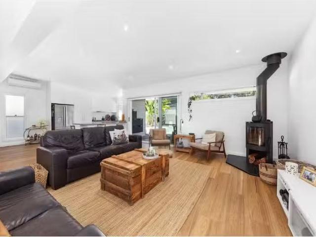 Cheap 3 Seventh Avenue, Jannali House for rent Listed by Vict.