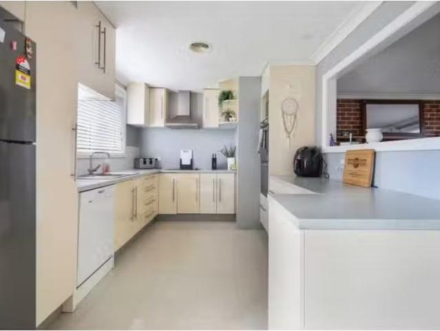 Deal! 3 Sunset Place, Orange House for rent Listed by Simone.