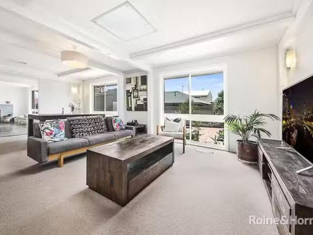 Rental! 3 Pasley Street, Sunbury, VIC 3429