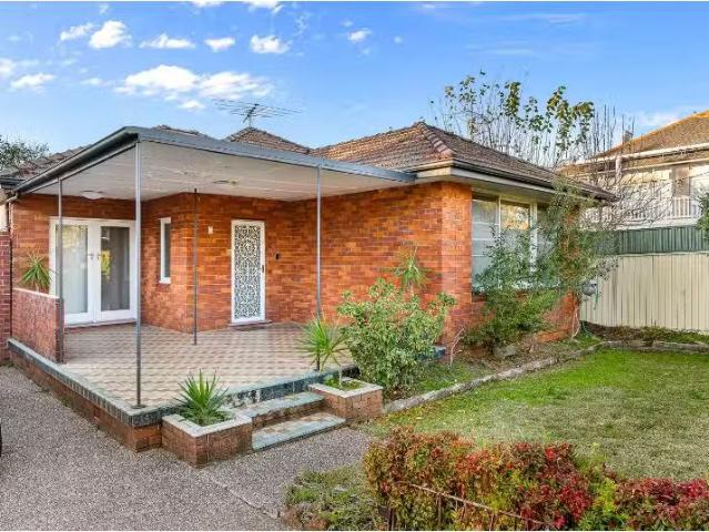 Charming 3 Weeney Street, Beverley Park House for rent Listed.