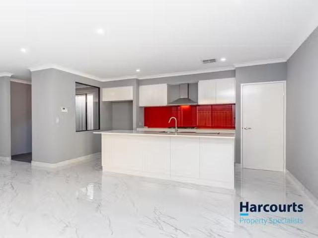 Charming 3 Wye View, SUCCESS, WA 6164 House for Rent