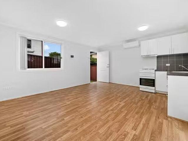 Deal! 3A Flame Place, Blacktown, NSW 2148