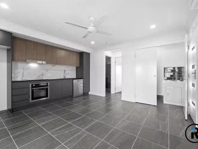 Unique 3B Sunline Court, Logan Reserve, QLD 4133