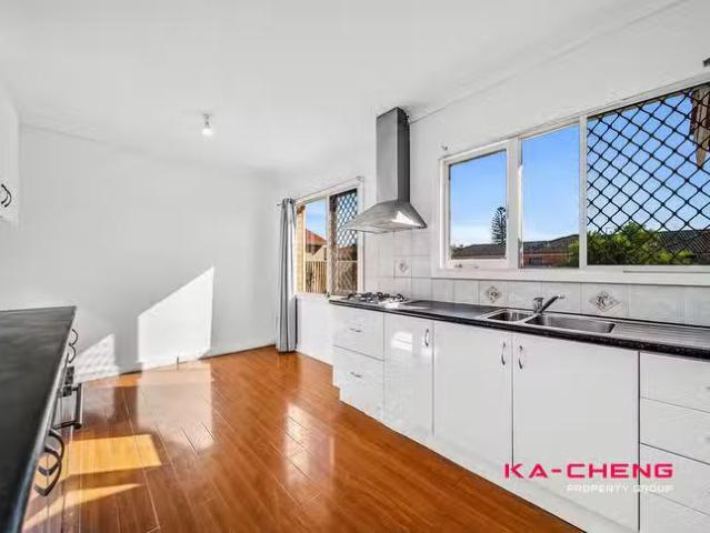 Deal! 441 Morley Drive, Morley, WA 6062