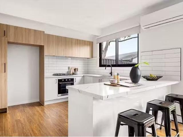 Unique 4/48 Douglas Avenue, St Albans Apartment for rent List.
