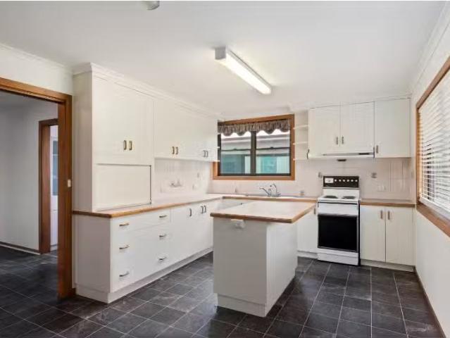 New 451 Ebden Street, SOUTH ALBURY House for rent Listed by A.