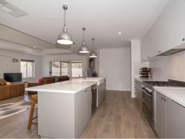 For Rent! 45 Slattery Place, THURGOONA House for rent Listed.