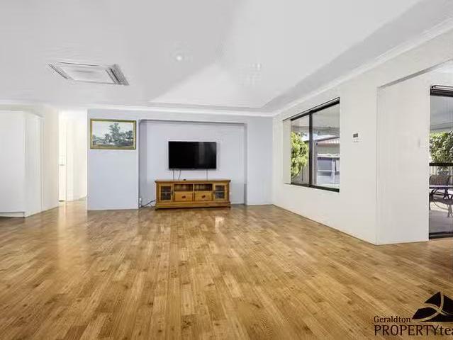 New 45 Wave Crest Circle, Drummond Cove, WA 6532