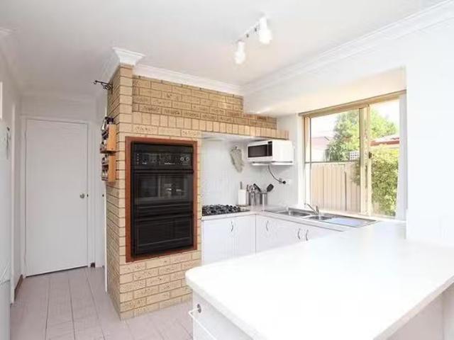 For Rent! 4/5 7 Helm Street, Mount Pleasant, WA 6153