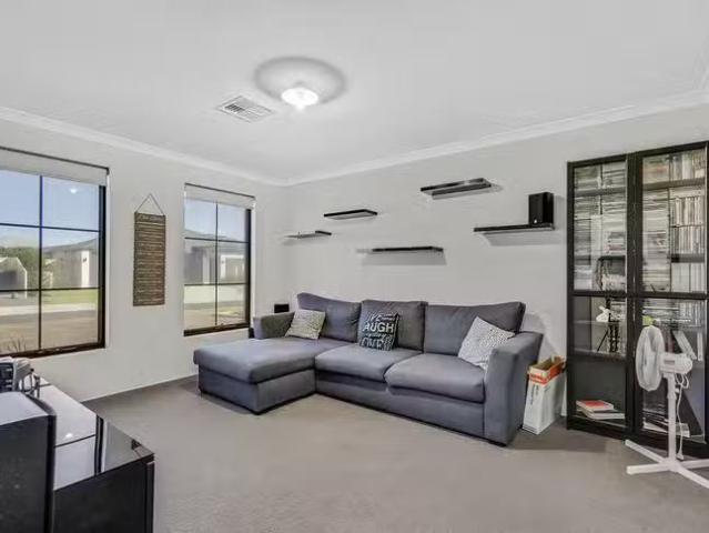Unique 46 Edenhope Road, Australind, WA 6233
