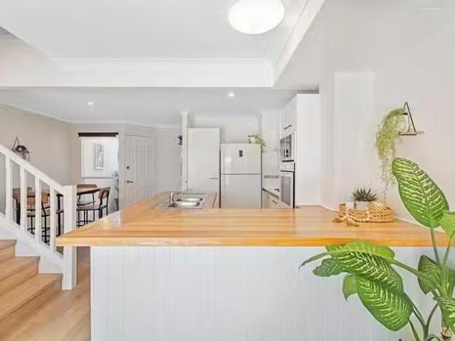 Unique 47/2 10 Coolgardie Street, Elanora, QLD 4221