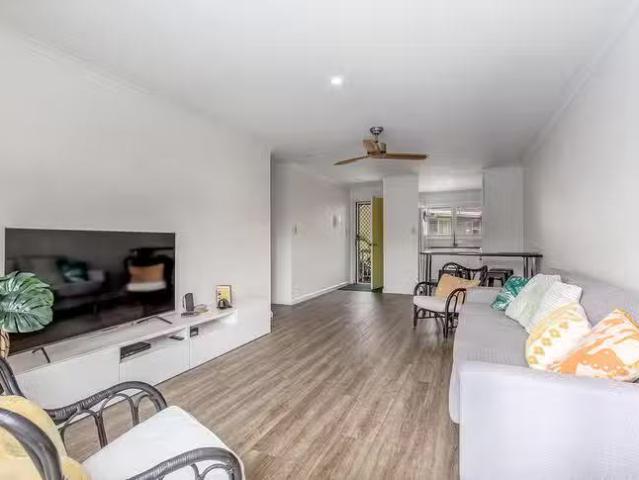 Deal! 4/7 Clematis Court, Marcoola, QLD 4564