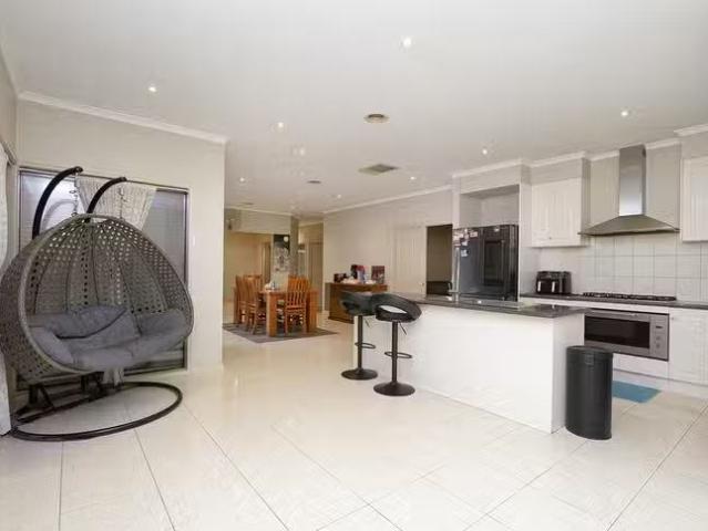 Cozy 47 Park Lane, Taylors Hill, VIC 3037