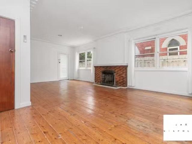 Cozy 47 Somerville Road, Yarraville VIC 3013