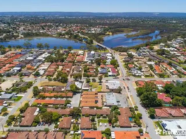 Deal! 4/83 Barbican Street East, Shelley, WA 6148