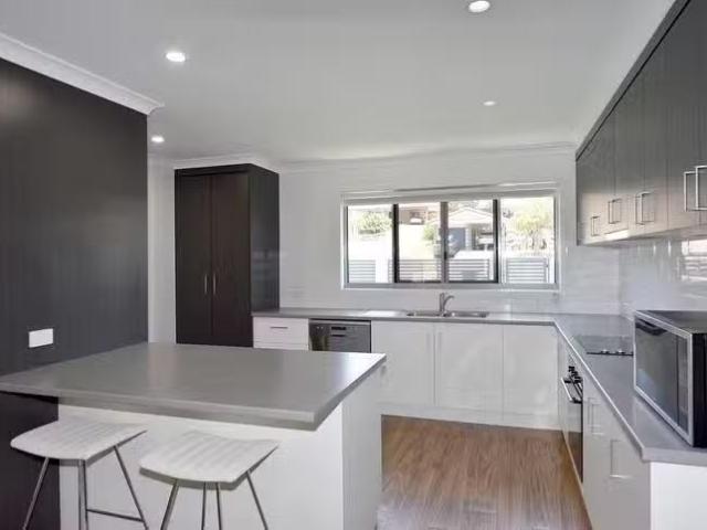 Unique 4/87 Sun Valley Road, Kin Kora, QLD 4680