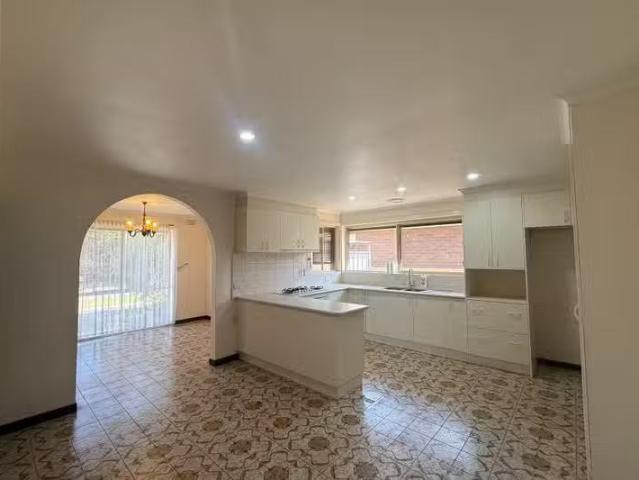 Nice 48 Atheldene Drive, St Albans VIC 3021