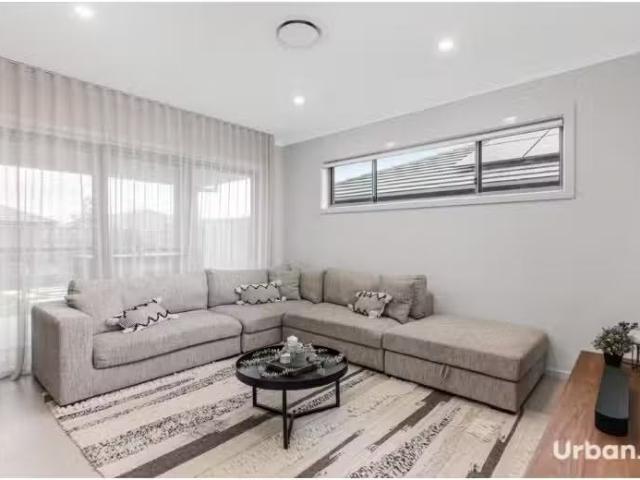 Deal! 48 Dorado Street, Box Hill House for rent Listed by Adi.