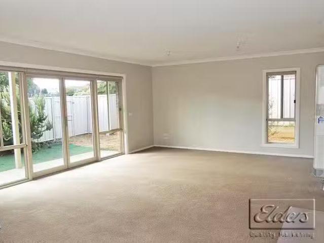 Just in! 4/8 Glencoe Street, Kennington, VIC 3550