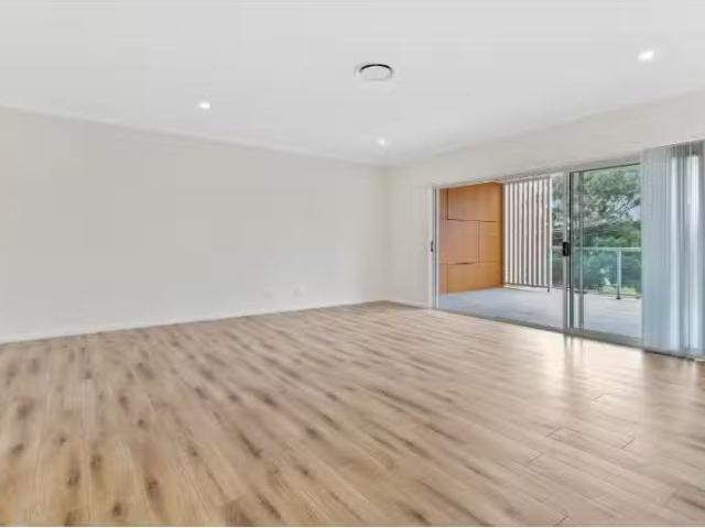 New 48b Central Road, UNANDERRA Townhouse for rent Listed by.