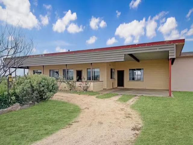 Charming 4940 Great Western Highway, Glanmire House for rent.