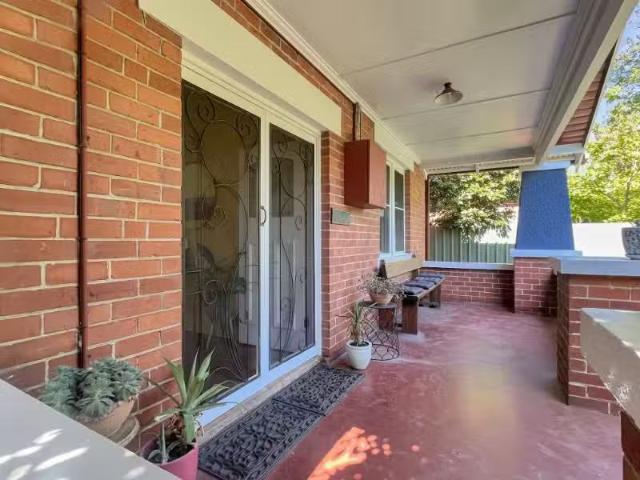 Nice 498 Guinea Street, Albury House for rent Listed by Kaly.