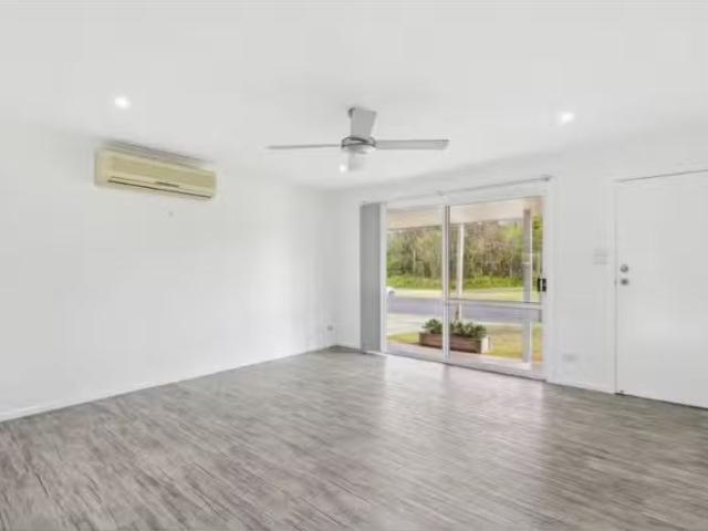 For Rent! 49 Beach Parade, Mylestom House for rent Listed by.