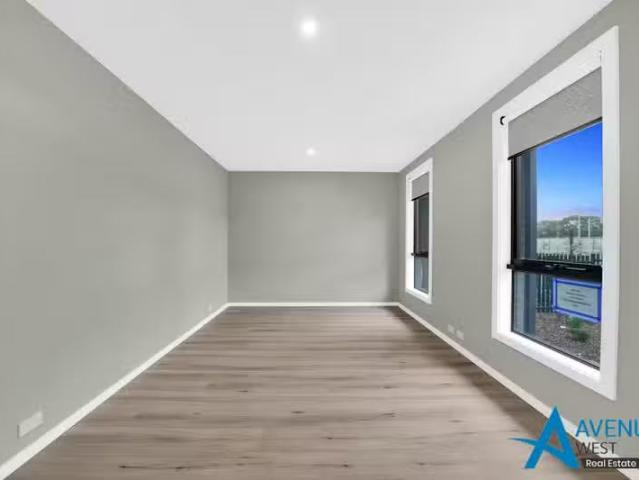 For Rent! 49 Ribbonwood Crescent, Sunshine North VIC 3020