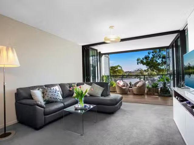 For Rent! 402/5 Sterling Circuit, Camperdown, NSW 2050