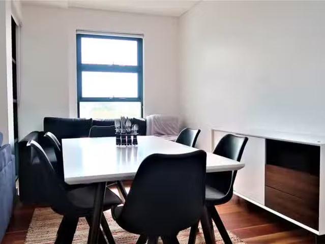 Cozy 403/241 Sydney Park Rd, Erskineville NSW 2043