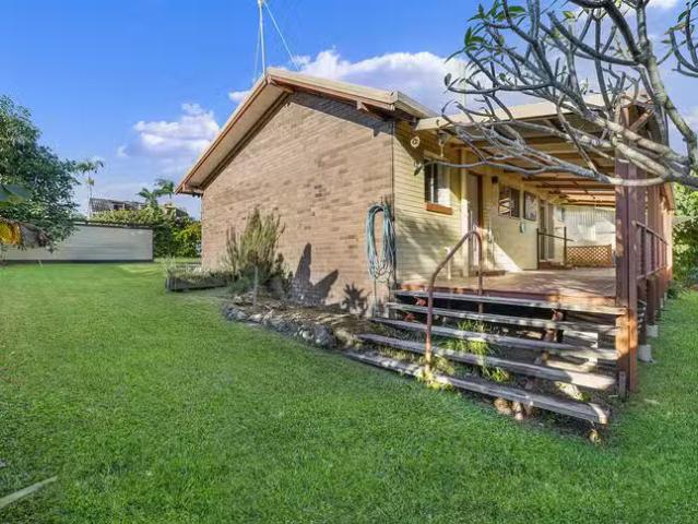 Charming 40 Palm Drive, Mooloolaba, QLD 4557