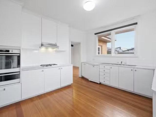 Unique 40 Severn Street, Balwyn North VIC 3104 Unit For Lease