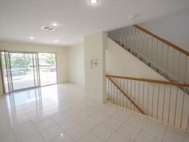 Cheap 4/11 Pembroke Street, Carina, QLD 4152