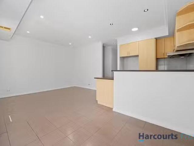 Cheap 4/12 Leila Street, Cannington, WA 6107
