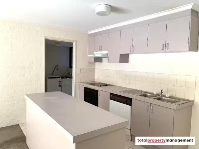 Nice 4/131 Port Jackson Circuit, Phillip Apartment for rent L.