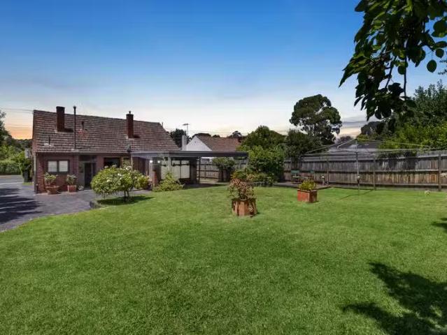 Just in! 417 Lower Heidelberg Road, Eaglemont VIC 3084