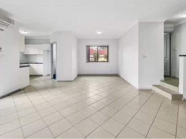 Cozy 4/14 16 Hampden Road, South Wentworthville Apartment for.