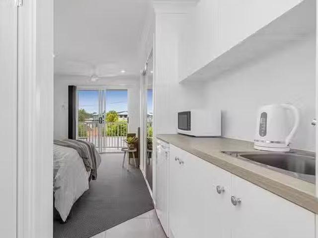Just in! 4/14 Nyleta Street, Coopers Plains, QLD 4108