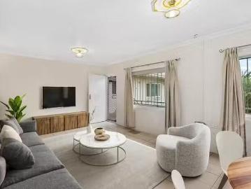 Cheap 4/18 Glena Street, Fairfield, QLD 4103