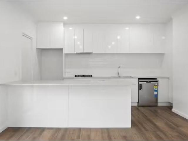 Deal! 4/19 Anthony Street, Lake Illawarra Townhouse for rent.