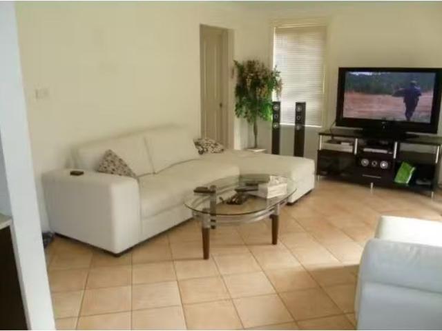 Cheap 41 Diamond Avenue, Glenwood House for rent Listed by Ra.
