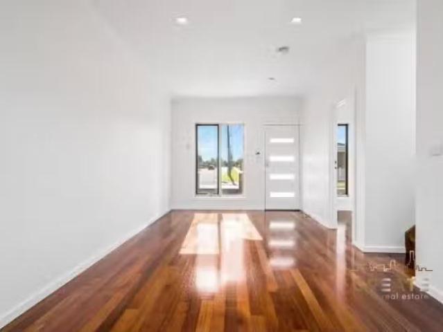 Just in! 41B Whitesides Avenue, Sunshine West, VIC 3020
