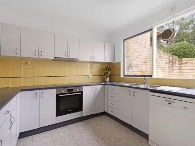Just in! 42/20 24 Busaco Road, Marsfield Townhouse for rent L.
