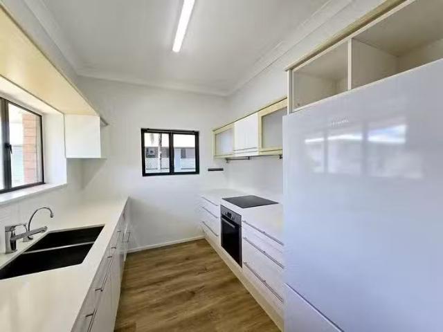 Charming 4/271 Esplanade, Cairns North, QLD 4870