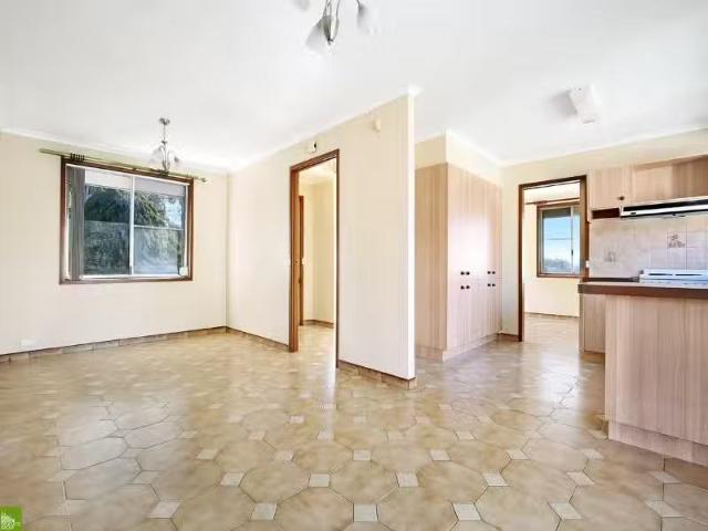 For Rent! 42 Kooranga Cres, Cordeaux Heights House for rent L.